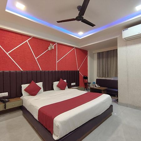 Hotel Avadh Palace, Subhash Bridge, Rto Circle, 阿穆达巴 外观 照片