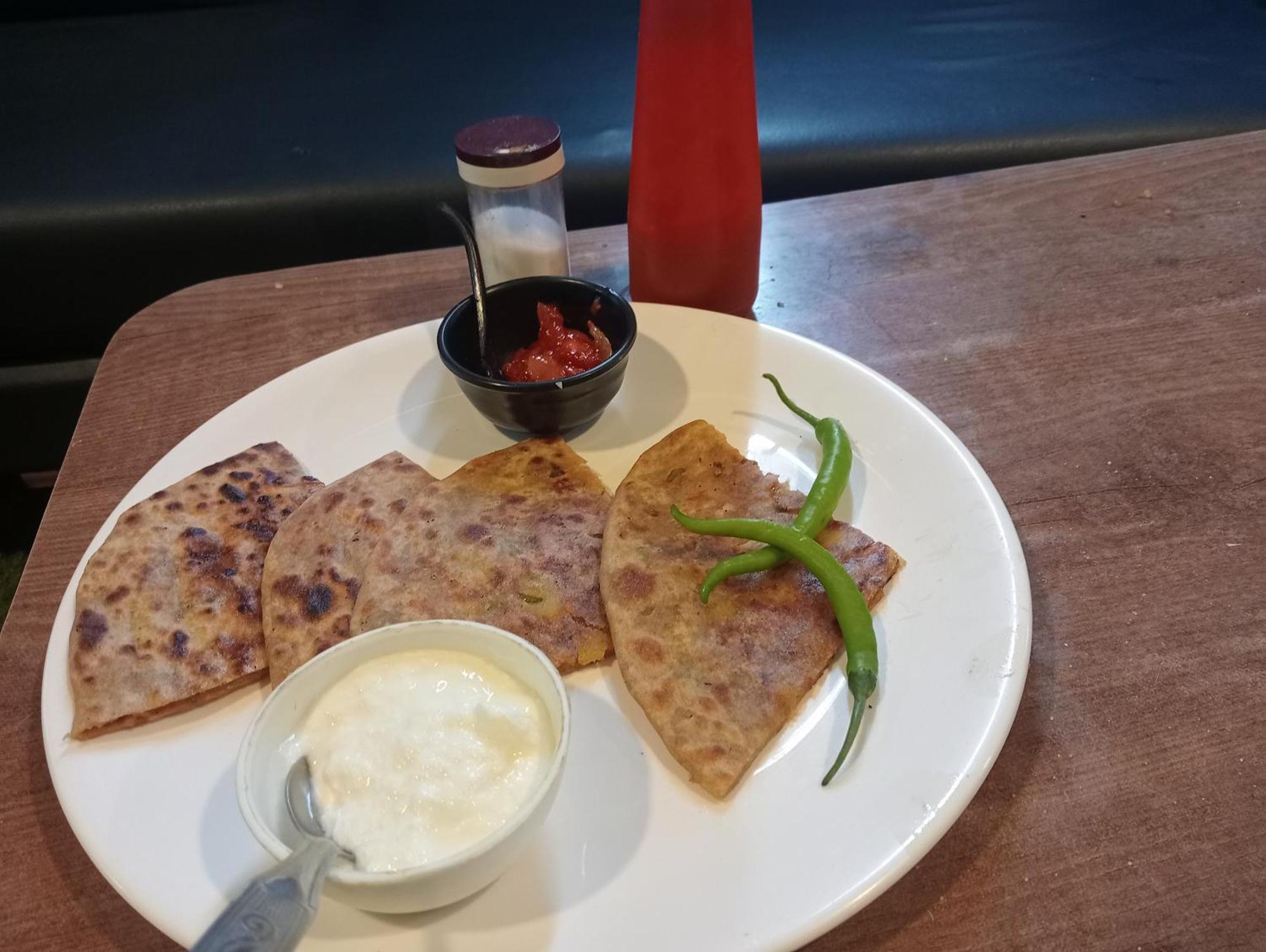 Hotel Avadh Palace, Subhash Bridge, Rto Circle, 阿穆达巴 外观 照片