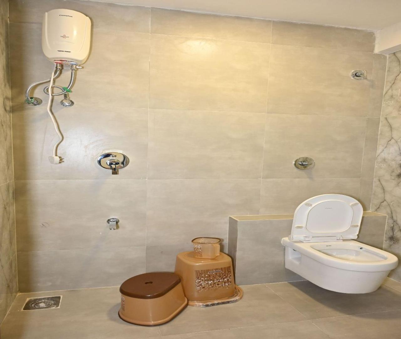 Hotel Avadh Palace, Subhash Bridge, Rto Circle, 阿穆达巴 外观 照片