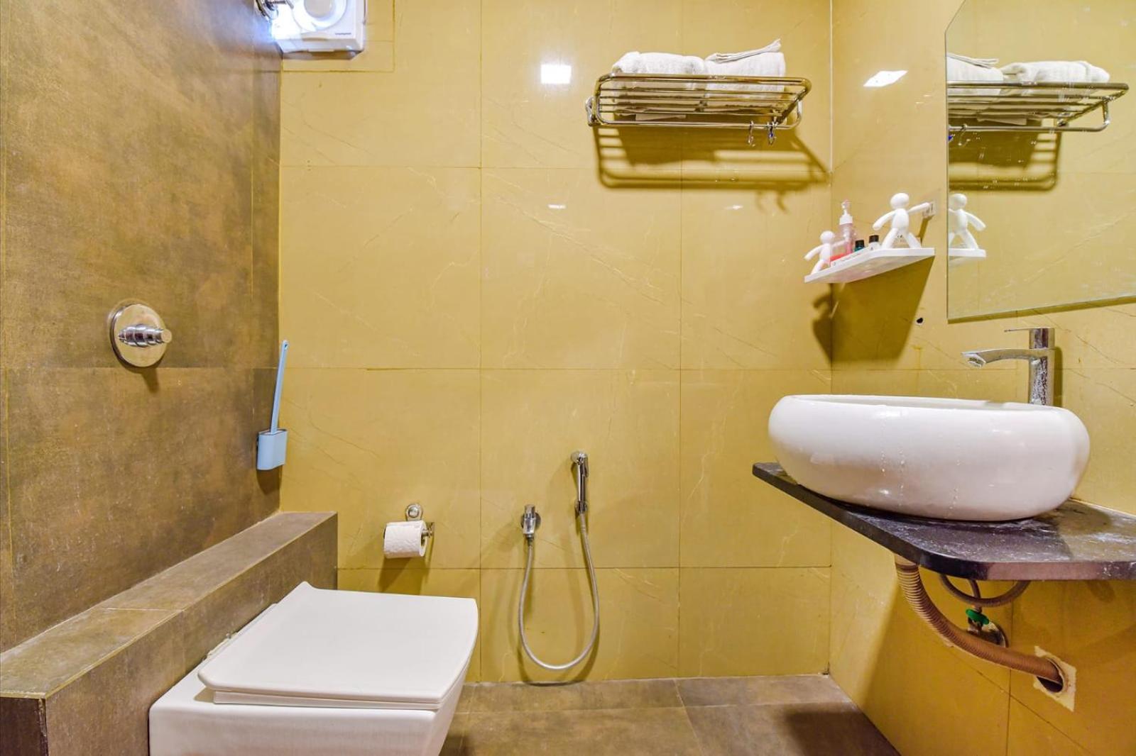Hotel Avadh Palace, Subhash Bridge, Rto Circle, 阿穆达巴 外观 照片