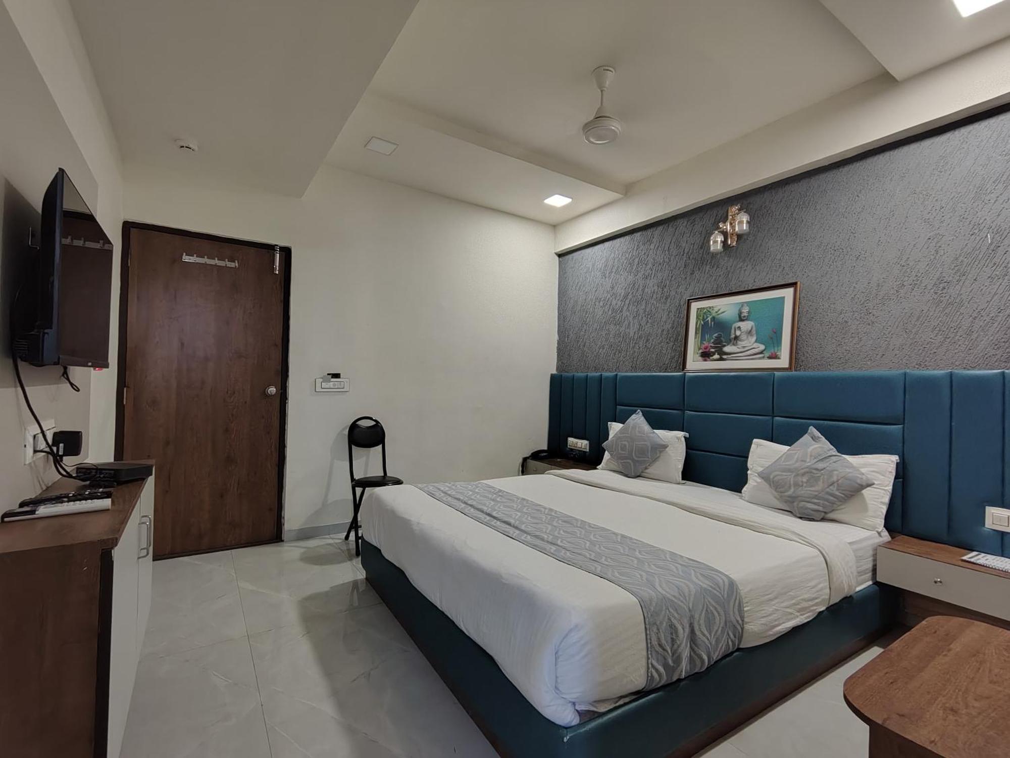 Hotel Avadh Palace, Subhash Bridge, Rto Circle, 阿穆达巴 外观 照片