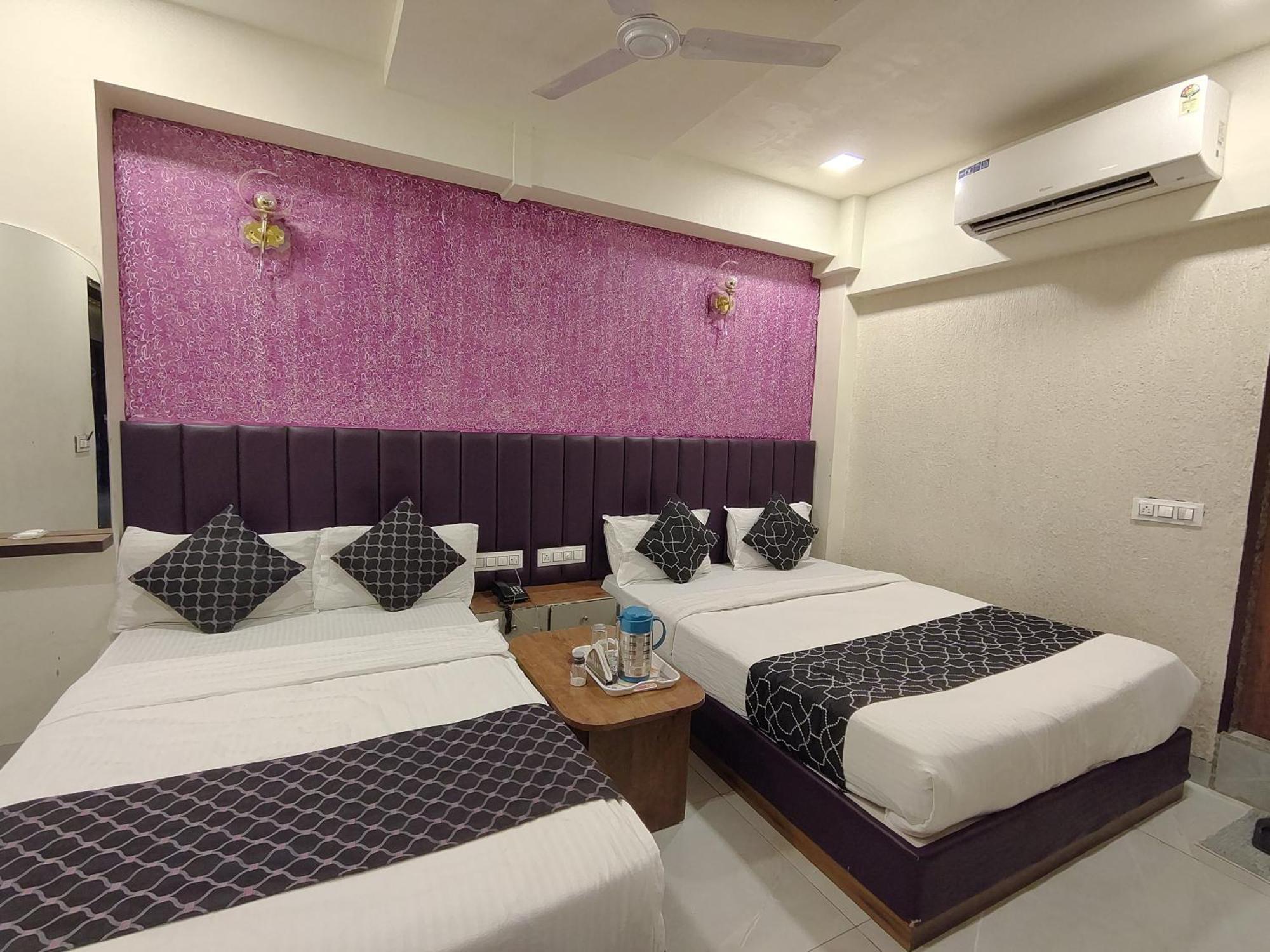 Hotel Avadh Palace, Subhash Bridge, Rto Circle, 阿穆达巴 外观 照片