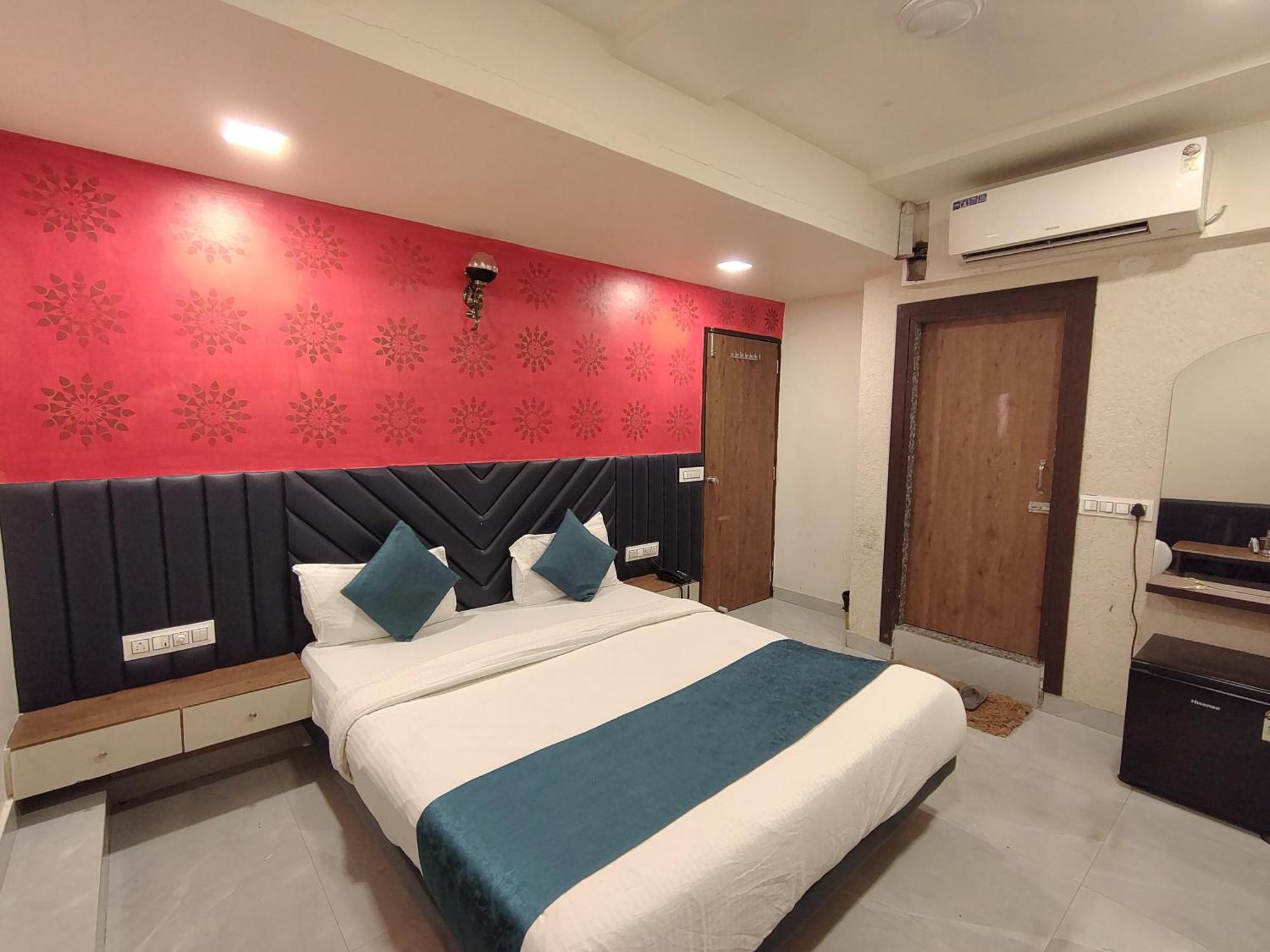 Hotel Avadh Palace, Subhash Bridge, Rto Circle, 阿穆达巴 外观 照片