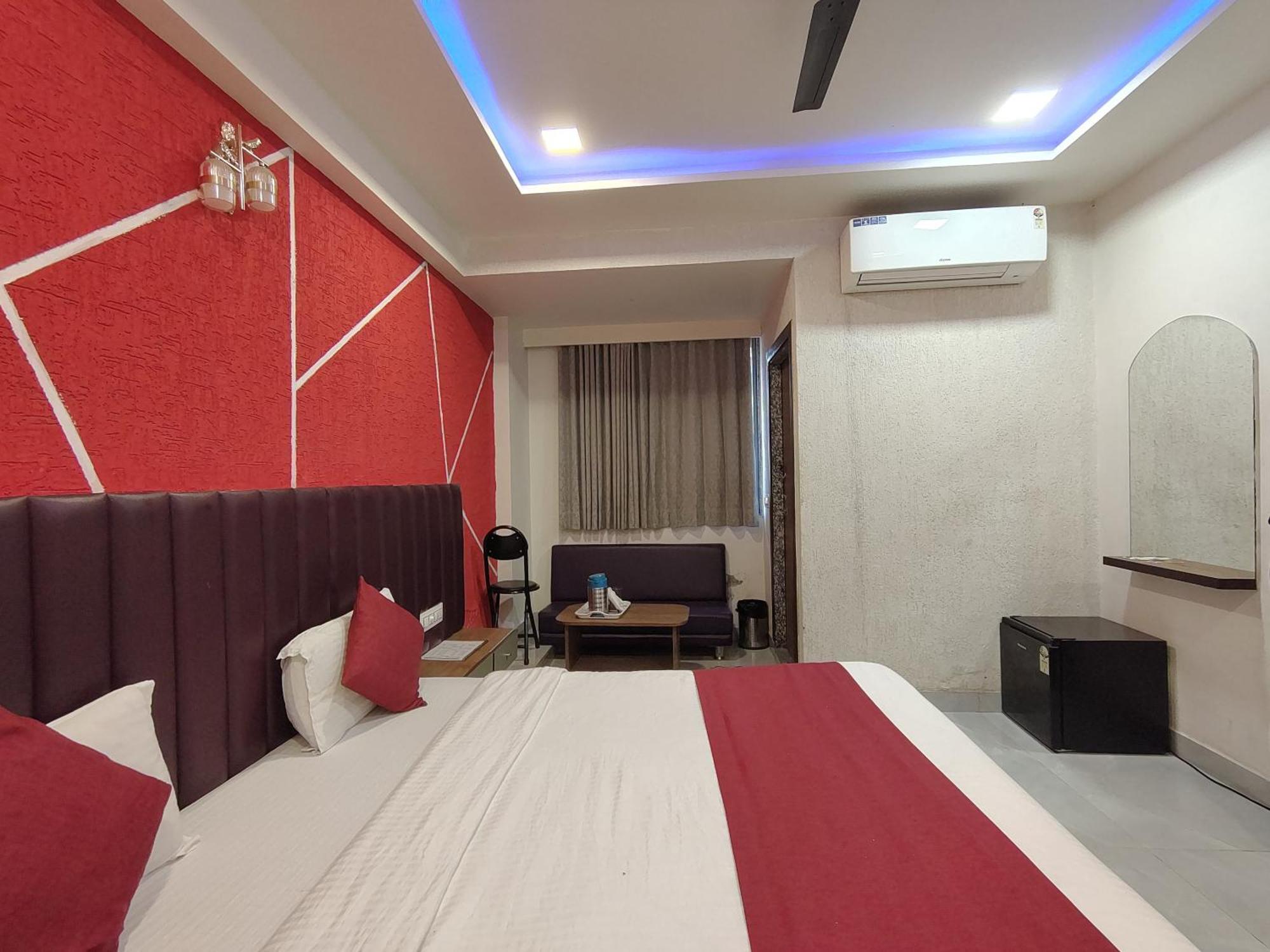 Hotel Avadh Palace, Subhash Bridge, Rto Circle, 阿穆达巴 外观 照片