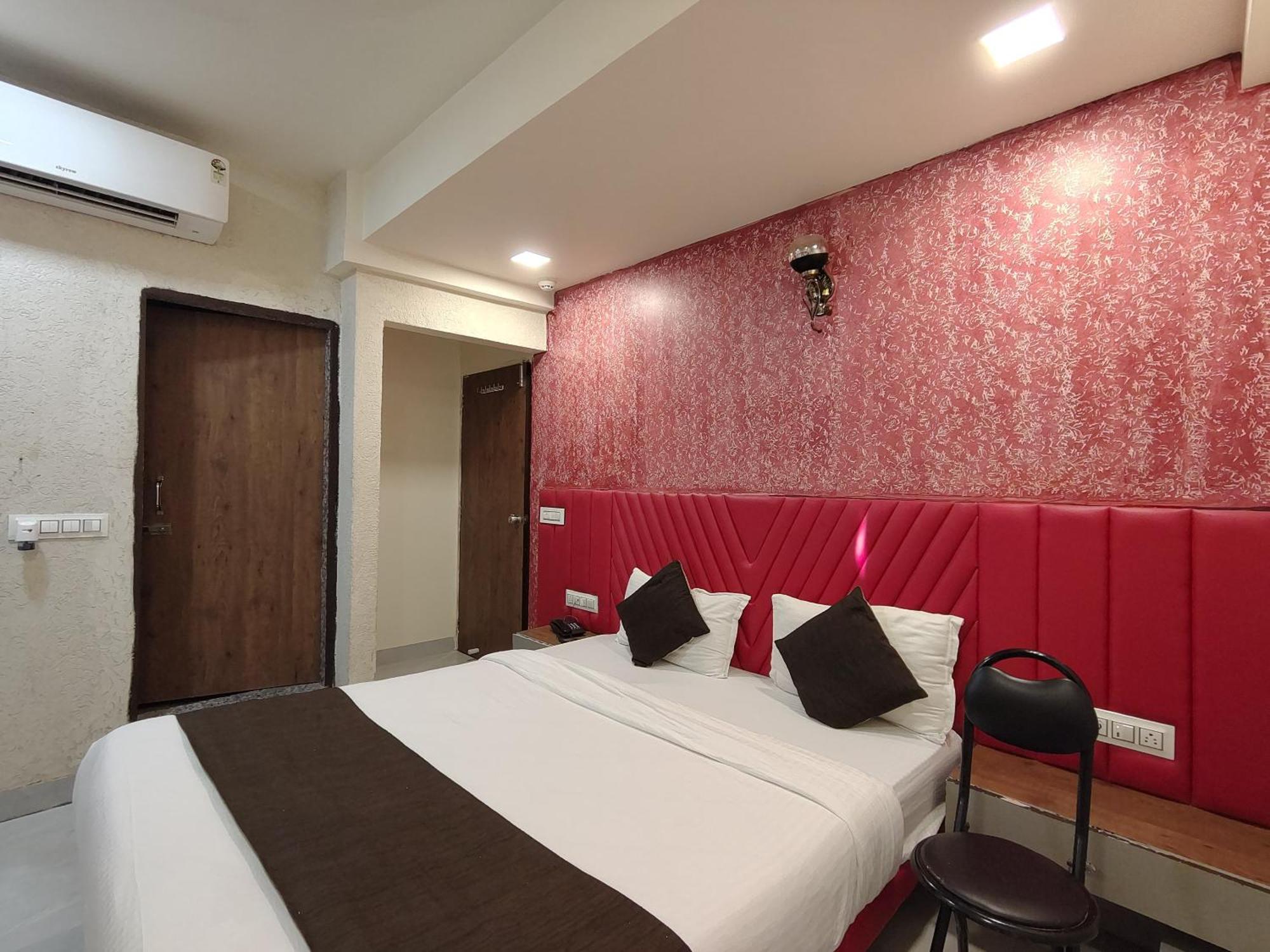 Hotel Avadh Palace, Subhash Bridge, Rto Circle, 阿穆达巴 外观 照片